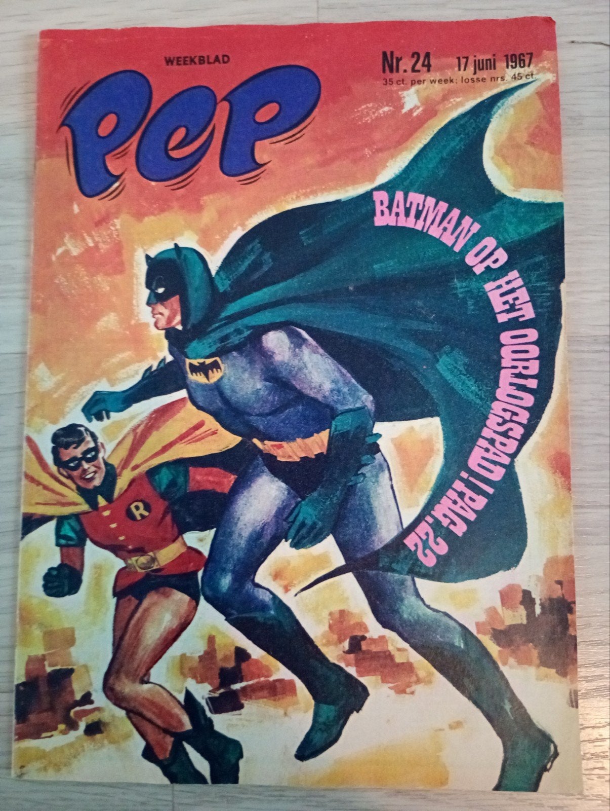 2 Pep stripbladen uit 1967 met Batman en Lucky Luke, Ophalen of Verzenden