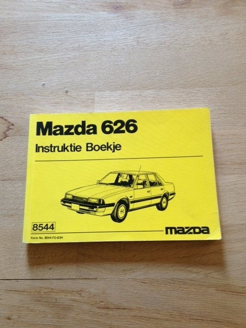 Mazda 626  Instructie Boekje   1983   NL/Frans    Nieuwstaat, Ophalen of Verzenden