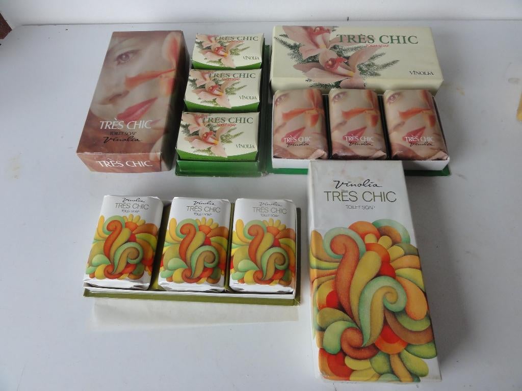 VINTAGE!! 3 geschenkdozen Vinolia Tres Chic zeep jaren 60/70, Verzamelen, Verzenden, Nieuw, Overige typen, Gevuld