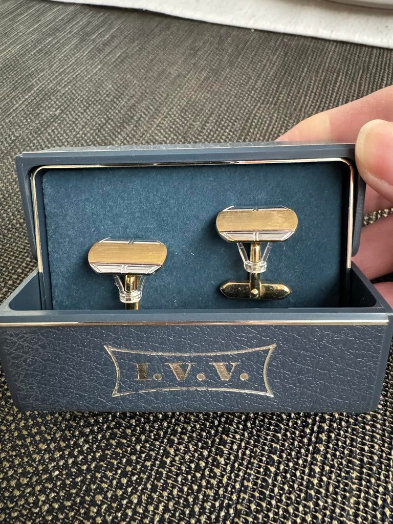 Vinted Manchetknopen van I.V.V in origineel doosje!, Ophalen of Verzenden, Zo goed als nieuw, Overige materialen