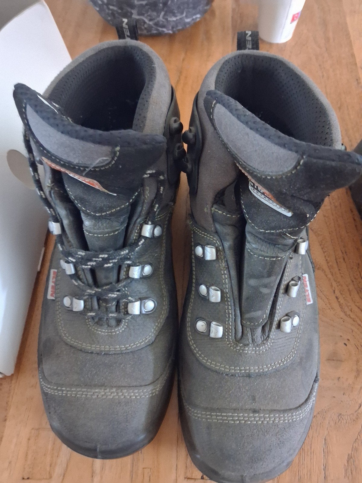 Werkschoenen maat 41 met stalenneuzen, Ophalen, Zo goed als nieuw