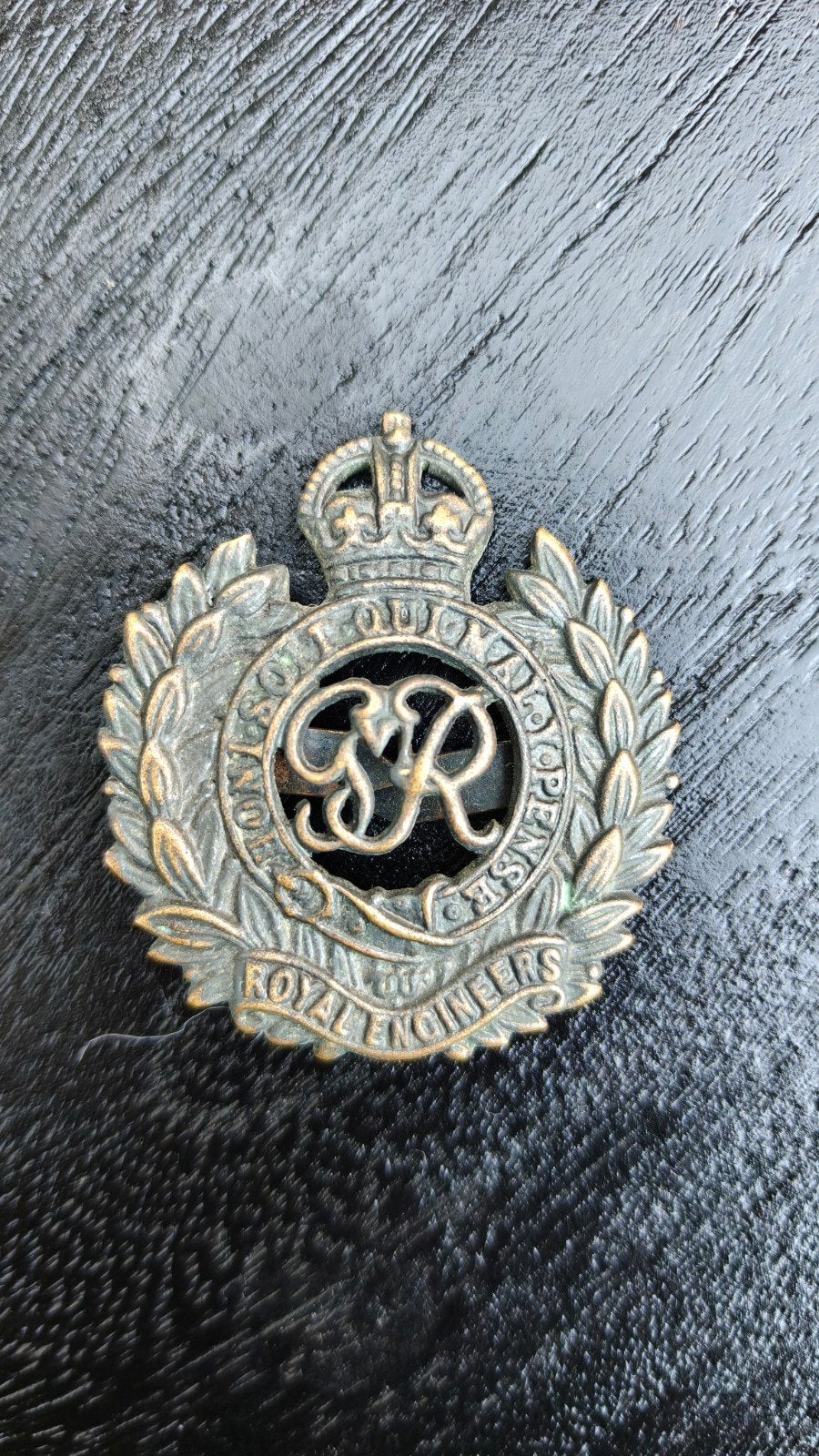 Originele WW2 Officiers capbadge Royal Engineers., Verzamelen, Ophalen of Verzenden, Landmacht, Engeland, Embleem of Badge