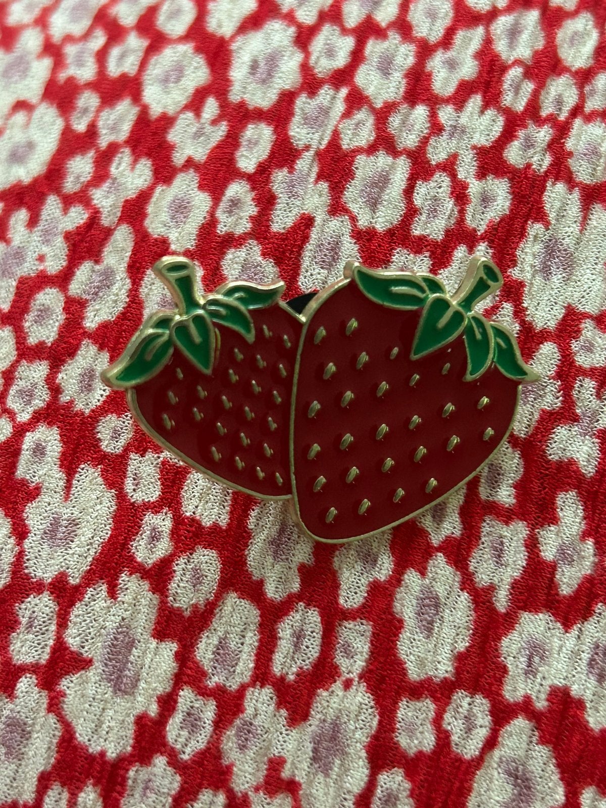 Pin aardbeien, Ophalen of Verzenden, Nieuw, Minder dan 4 cm, Overige materialen