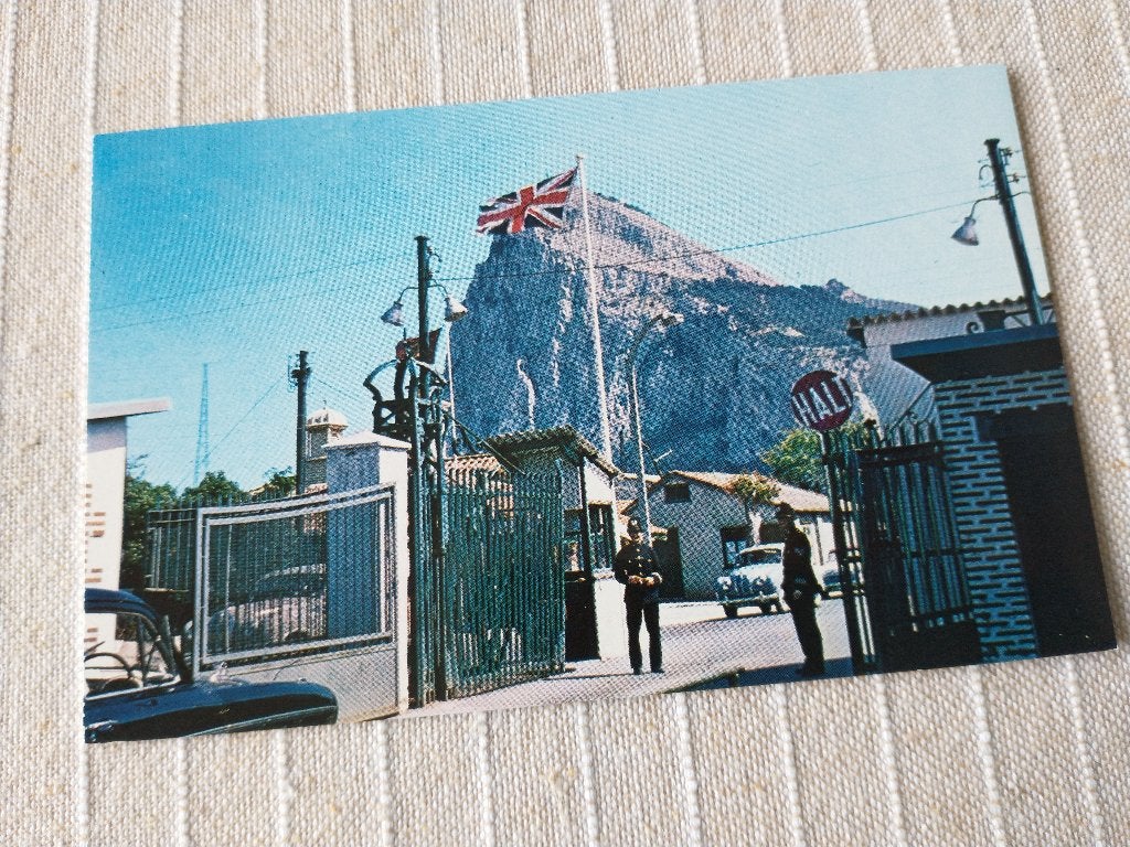 P31982 Gibraltar - North view of Rock from British frontier, Ophalen of Verzenden, 1960 tot 1980, Ongelopen, Overig Europa