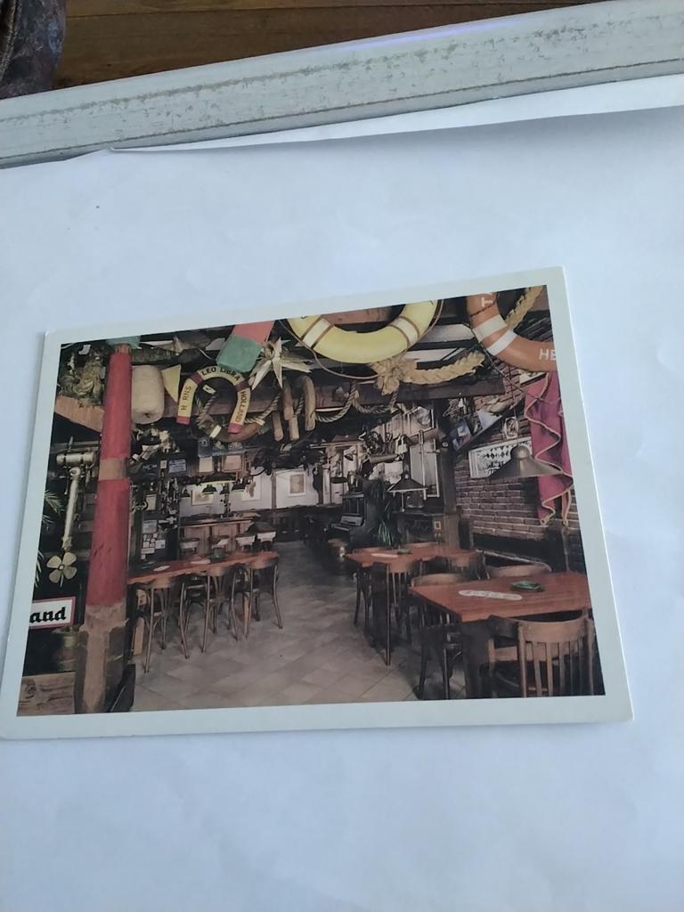 HARLINGEN. Een spraakmakend café met een decor van curiosa, Ophalen of Verzenden