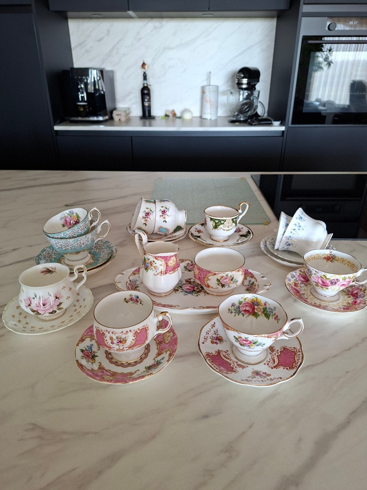 Verschillende merken. Zoals Royal Albert,Rosina,Royal DUKE.., Ophalen