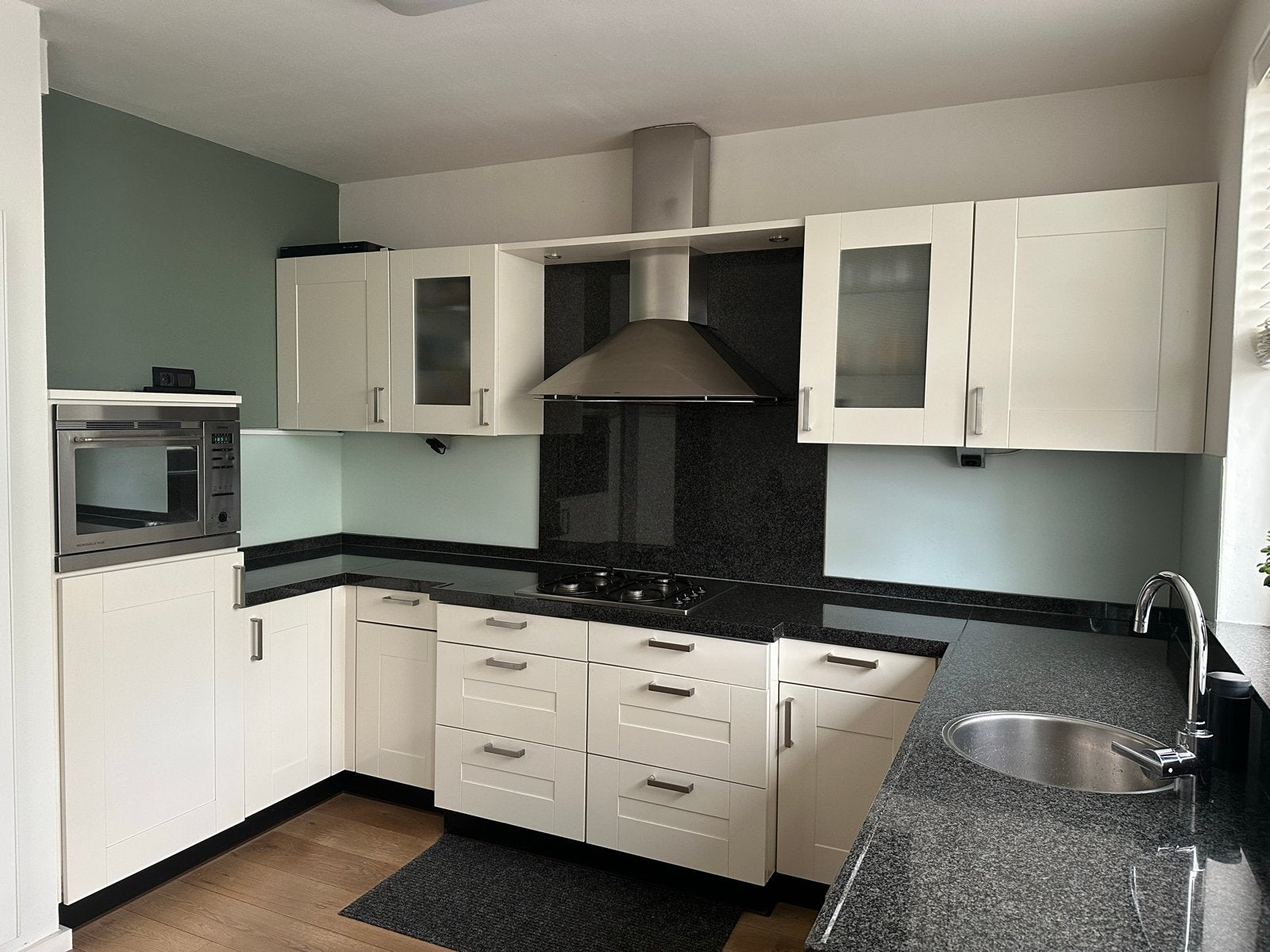 Complete keuken met granieten blad en inbouwapparatuur, Ophalen, Gebruikt, U-keuken, Wit