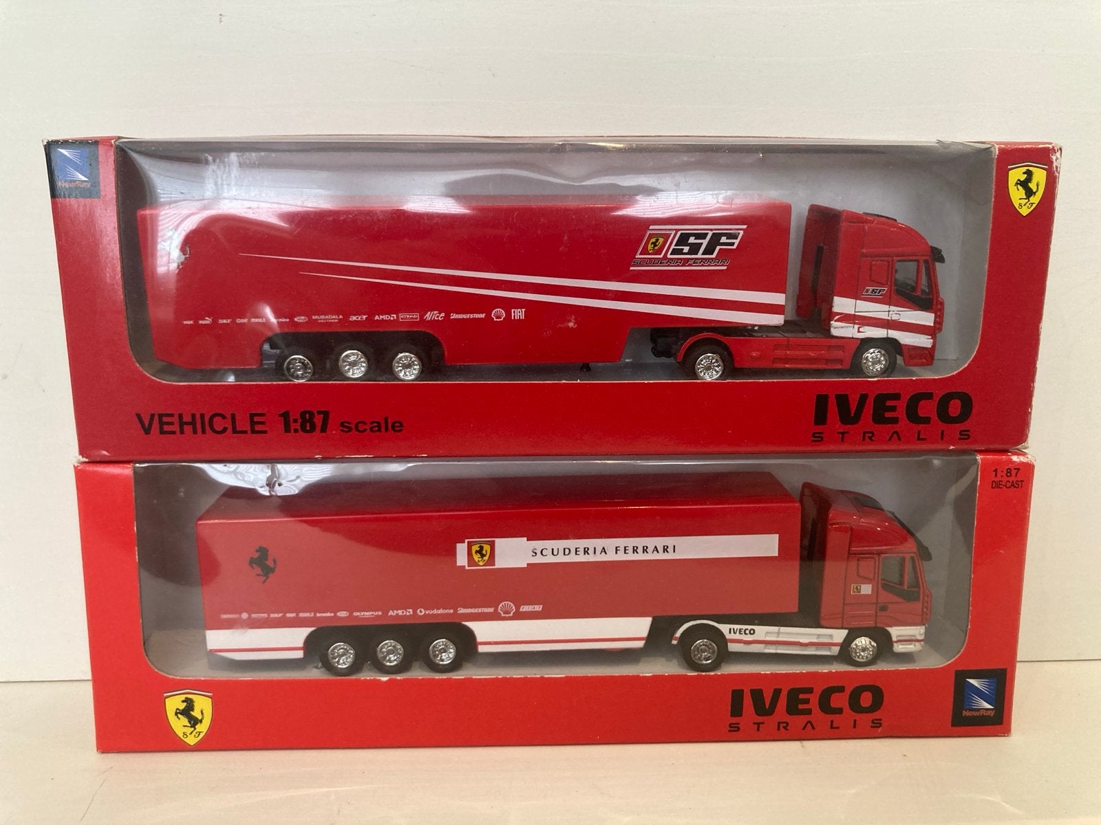 2x Iveco Stralis Ferrari F1 Team Vrachtwagen 1:87, Ophalen, Nieuw, Bus of Vrachtwagen, Overige merken