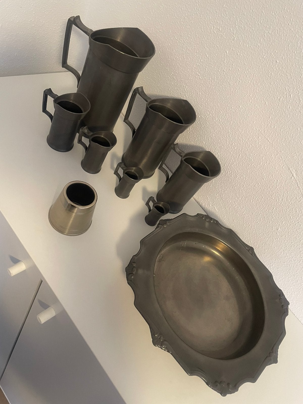 Antieke tinnen maat bekers en accessoires, Ophalen