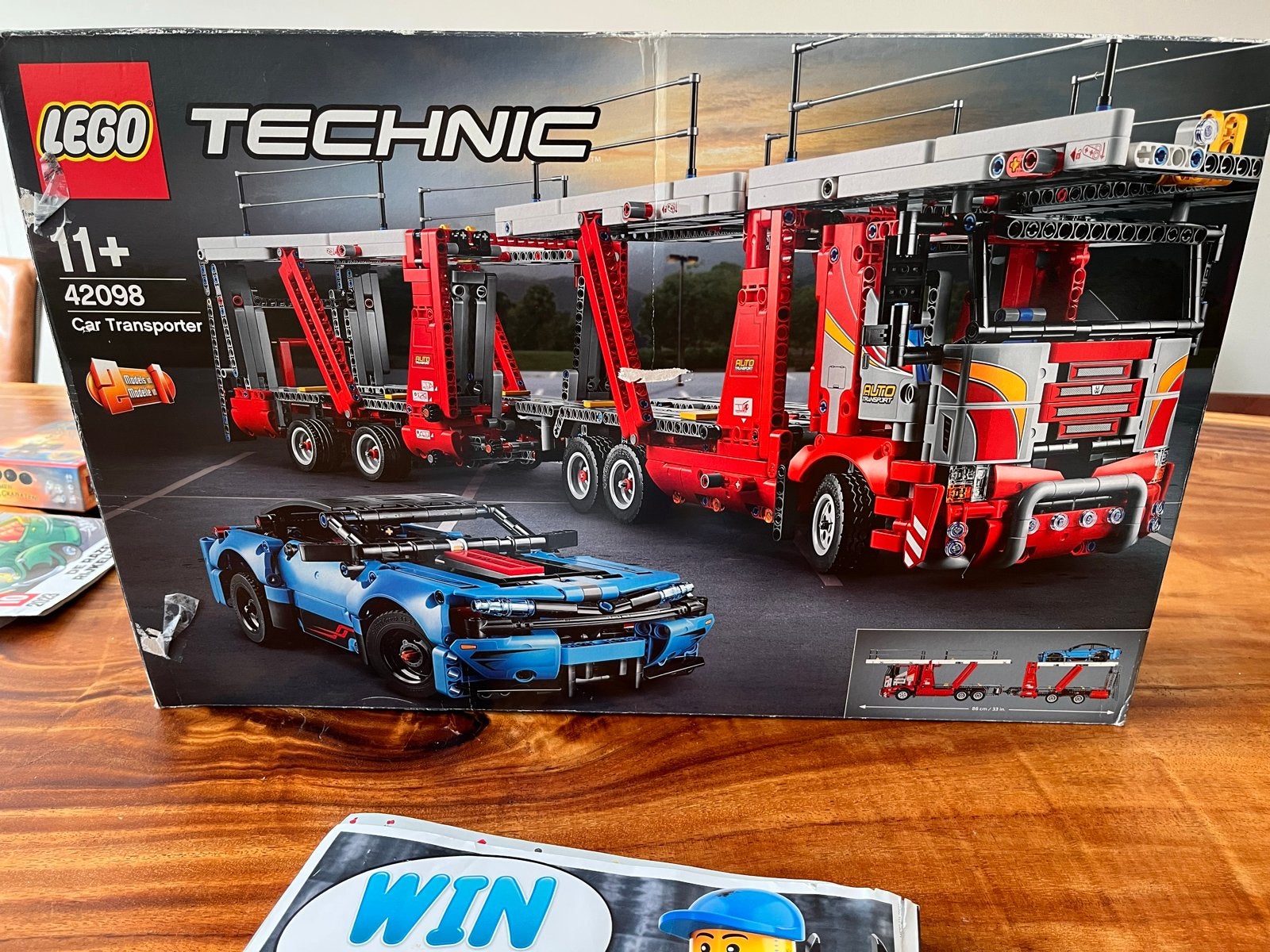 Foto 4 van Lego Technic 42098 Autotransporter met doos en boekje