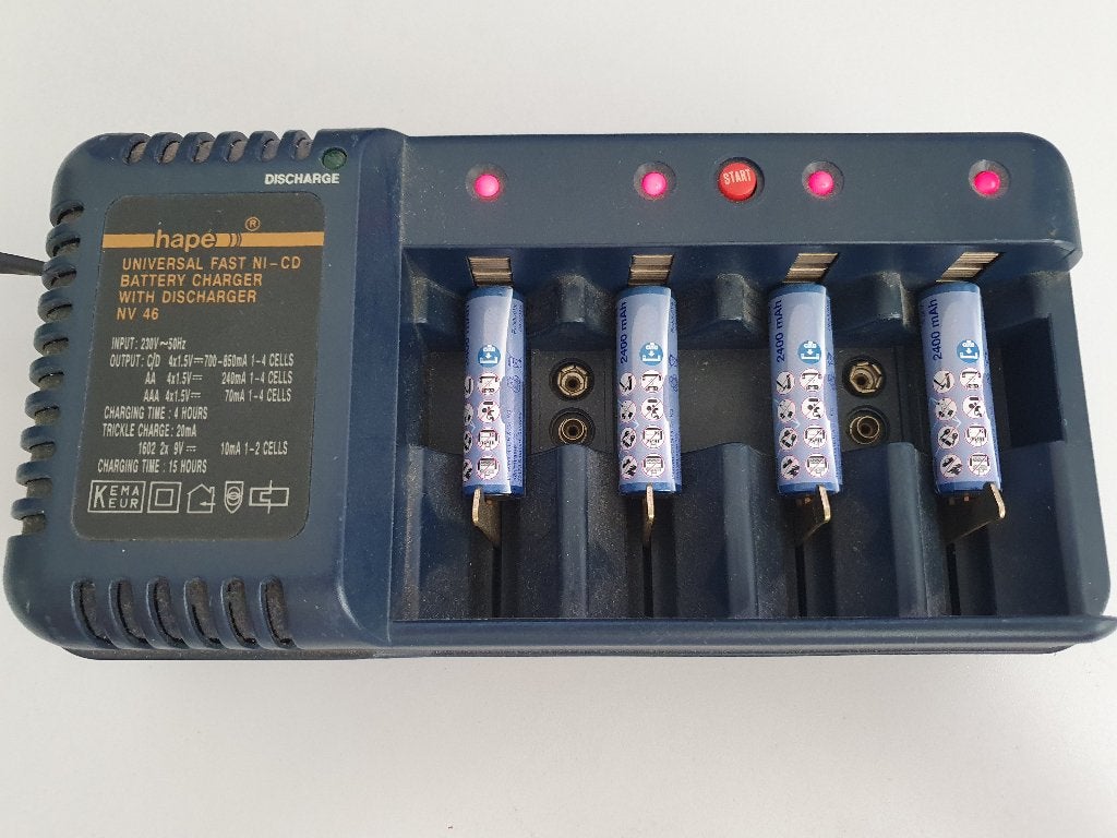 HAPÉ NV 46 universele batterijlader, Verzenden, Gebruikt