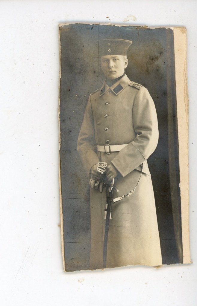 R50;CDV foto Paul Koch 1914 - Militair in uniform 5x10cm, Verzamelen, Gebruikt, Verzenden, Foto, Voor 1940