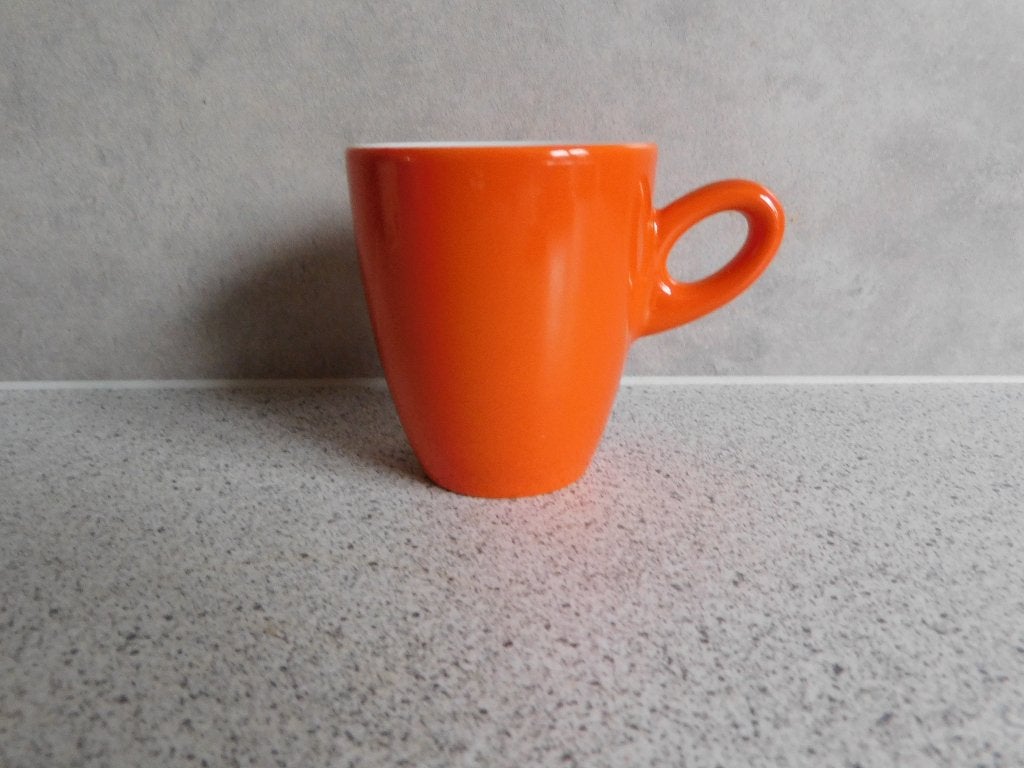 Mok 150 ml. Oranje Alta Walkure, Ophalen of Verzenden, Zo goed als nieuw, Overige stijlen, Kop(pen) en/of Schotel(s)