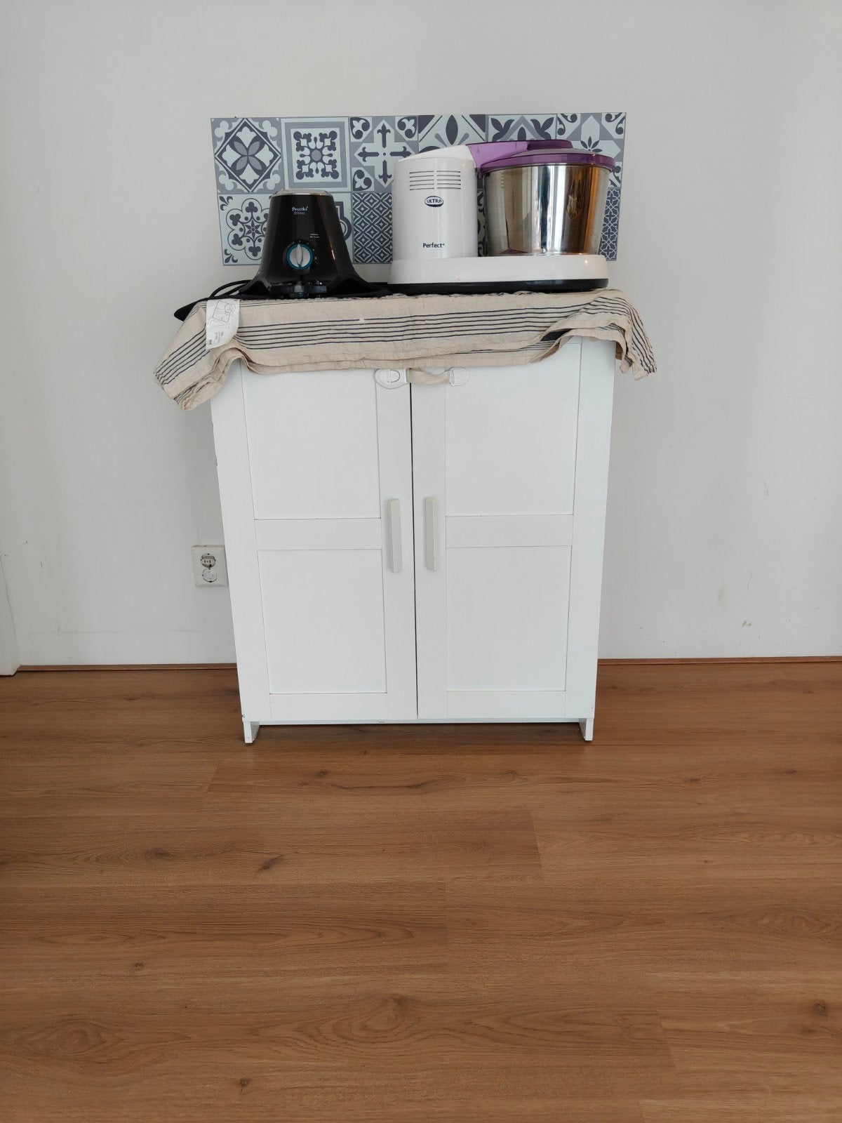 Witte Keukenkast met 2 planken, Ophalen, Gebruikt