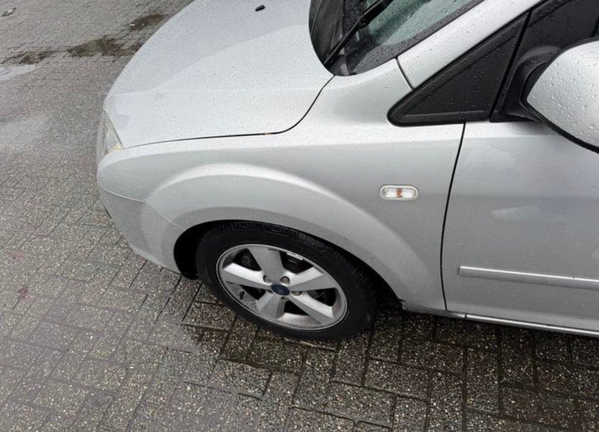 Gezocht Voorscherm Ford Focus 2007 MoondustSilver Bestuurder, Gebruikt, Voor, Ophalen of Verzenden, Spatbord