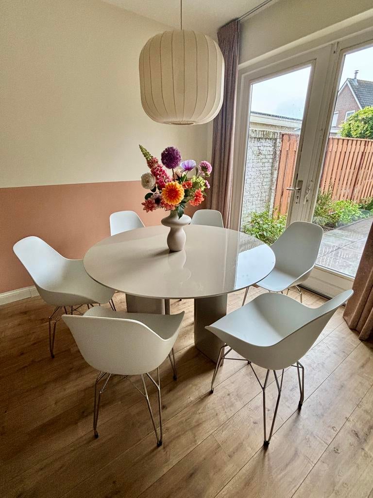 Set van 6 moderne witte eetstoelen van Kubikoff, Ophalen, Kunststof, Wit, Zo goed als nieuw