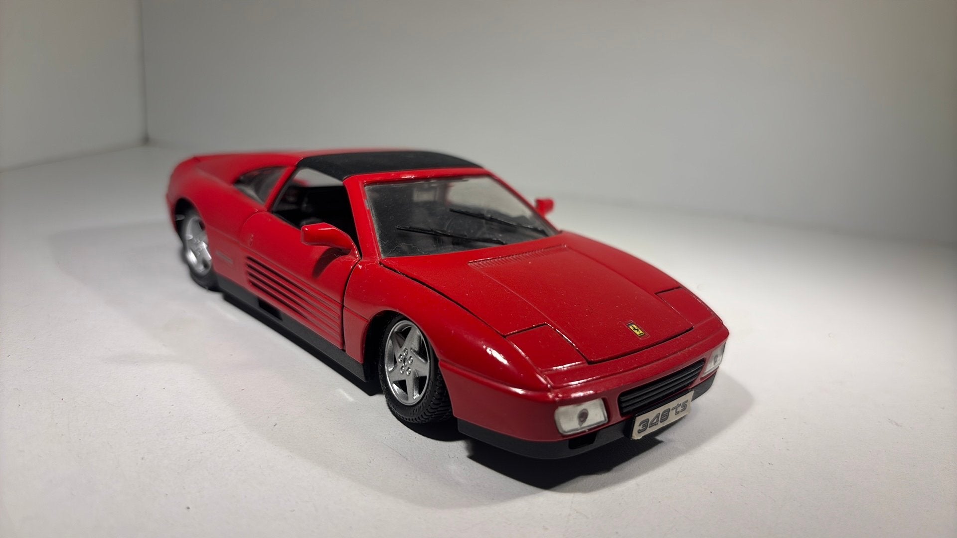 Ferrari 348 ts red maisto 1.24, Hobby en Vrije tijd, Modelauto's | 1:24, Maisto, Ophalen of Verzenden, A, A