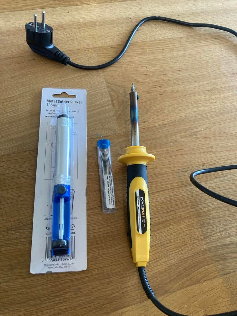 Soldeerbout set: Powerplus, soldeertin en desoldeerpomp, Ophalen of Verzenden, Zo goed als nieuw