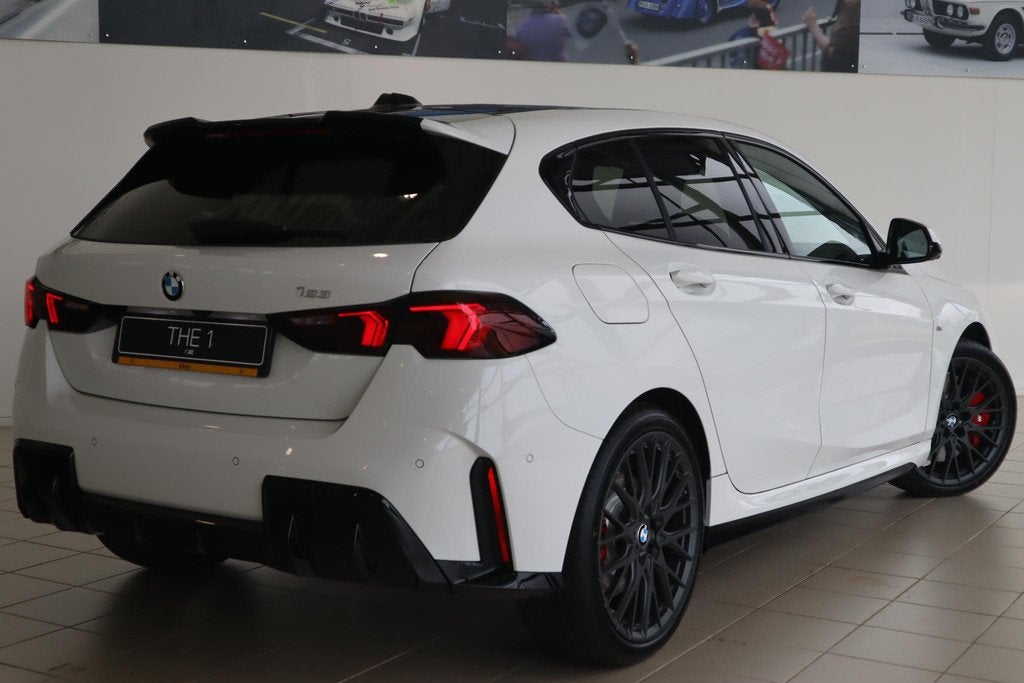 BMW 1 Serie 123 xDrive 5-deurs | M Sportpakket Pro | Alcanta, Auto's, BMW, 1998 cc, Stof, 4 cilinders, 1505 kg