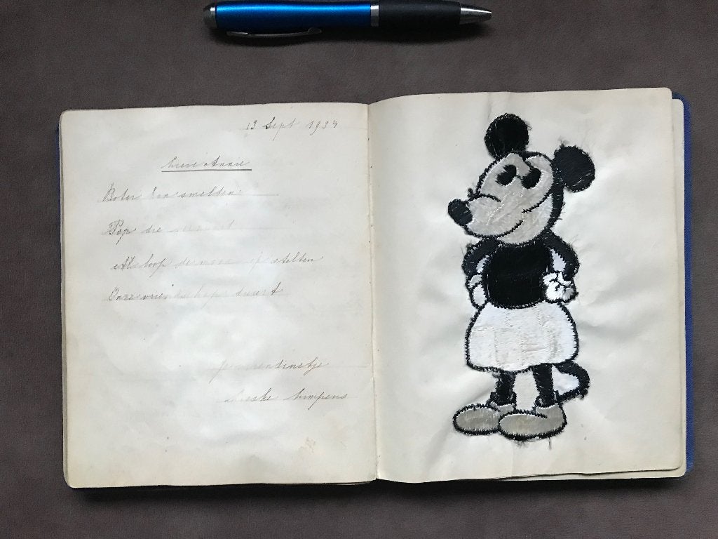 Poëzie album jaren 30 met 2x Mickey Mouse Turmac zijdjes, Verzamelen, Ophalen of Verzenden