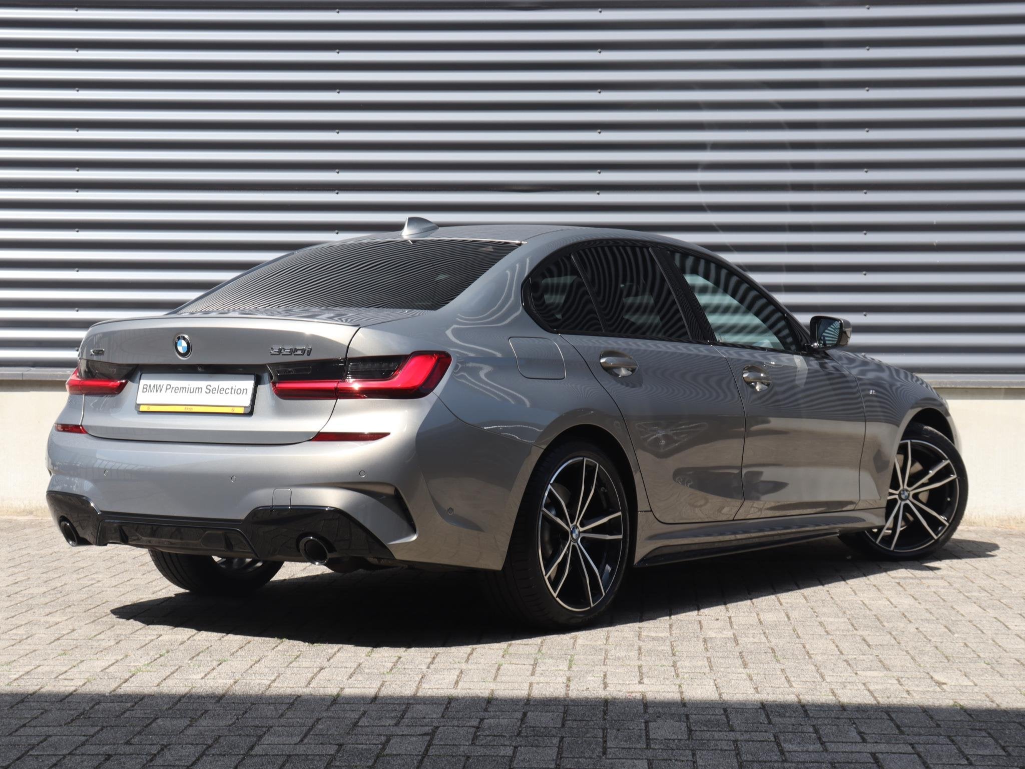 BMW 3-serie Sedan 330i xDrive | High Executive | M Sportpakk, Auto's, Automaat, 1998 cc, 4 cilinders, Bedrijf