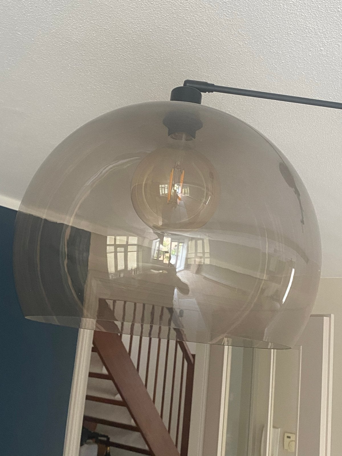 Moderne plafondlamp met rookglas en verstelbare arm, Ophalen, Zo goed als nieuw, Glas, E27 (groot)