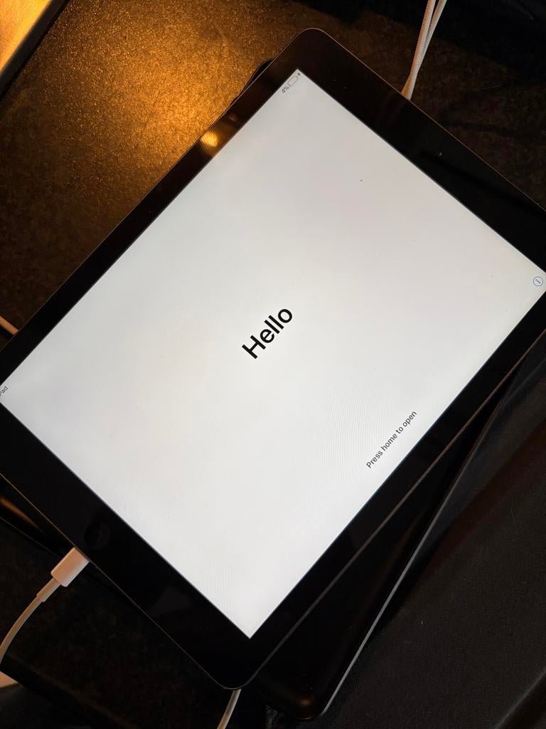 Apple iPad Air 16GB (Model A1474) met hoesje - Zeer Netjes, 10 inch, Apple iPad Air, Ophalen of Verzenden, Zo goed als nieuw