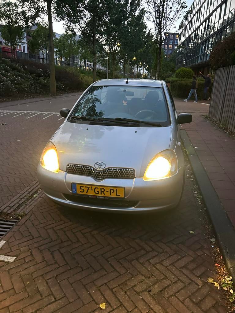 Toyota Yaris 1.3 16V 3DR 2001 Grijs 247.378km, Voorwielaandrijving, 1299 cc, 31 €/maand, 4 cilinders