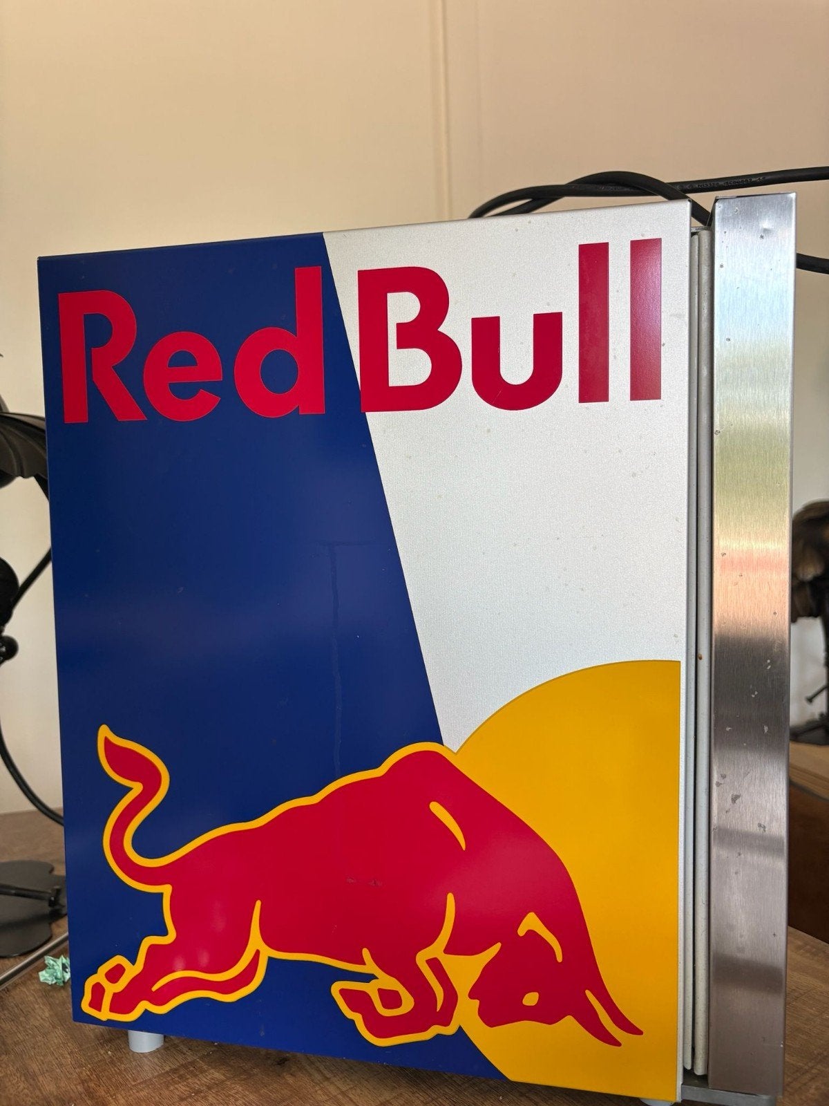 Mini koelkast redbull, Ophalen, Zonder vriesvak, Minder dan 75 liter, Minder dan 45 cm