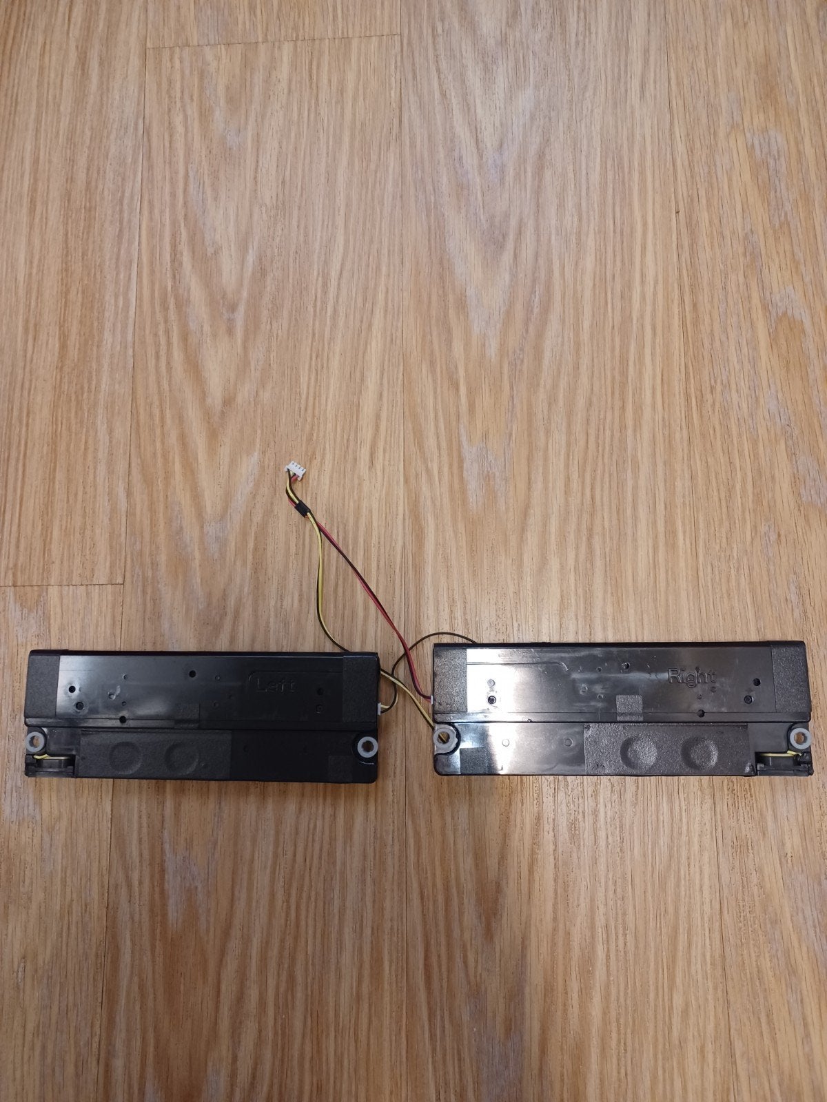 Speakers (links+rechts) voor o.a. Samsung UE40D6500 tv, Ophalen of Verzenden, Zo goed als nieuw
