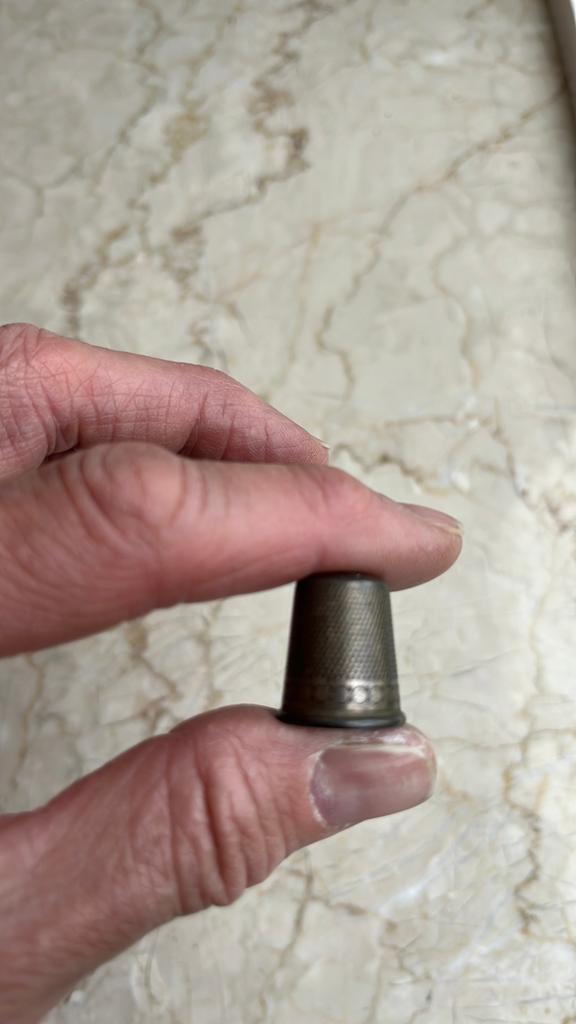 Vingerhoed voor de verzamelaar., Overige materialen, Gebruikt, Reliëf, Ophalen of Verzenden