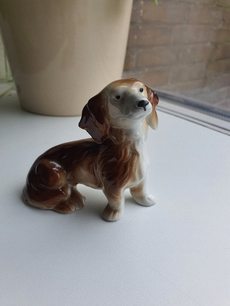 Vintage Porseleinen Teckel Beeldje Bruin Wit, Verzamelen, Beelden en Beeldjes, Zo goed als nieuw, Dier, Ophalen of Verzenden