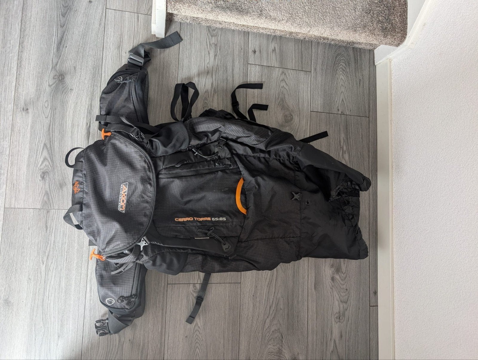 Lowe Alpine Cerro Torre 65-85 liter backpack, 40 tot 60 cm, Gebruikt, Zwart, 55 tot 75 cm
