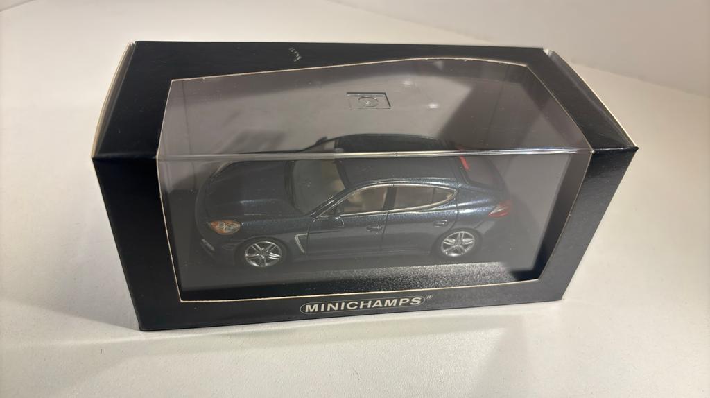 Porsche Panamera bleu minichamps 1.43, Auto, Ophalen of Verzenden, MiniChamps, A