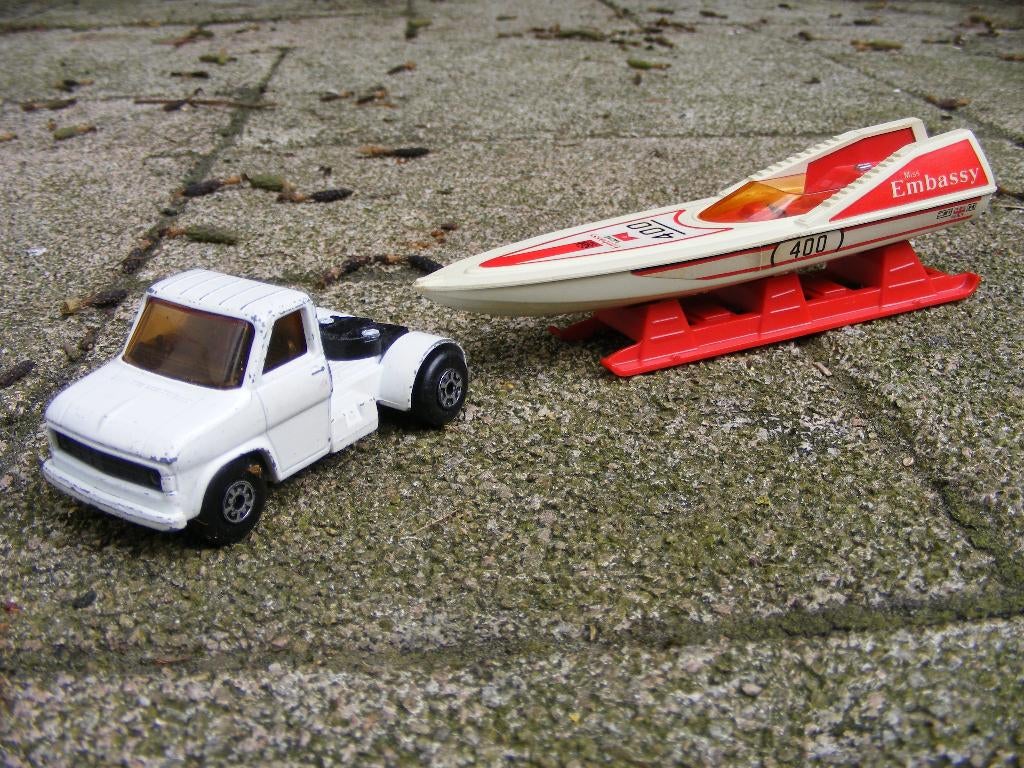Ford truck met race boot zonder trailer matchbox k27, Hobby en Vrije tijd, Modelauto's | 1:43, Verzenden, Nieuw, Bus of Vrachtwagen