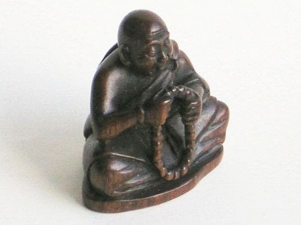 Handgesneden beeldje van een monnik – (2891), Verzenden, Zo goed als nieuw, Mens