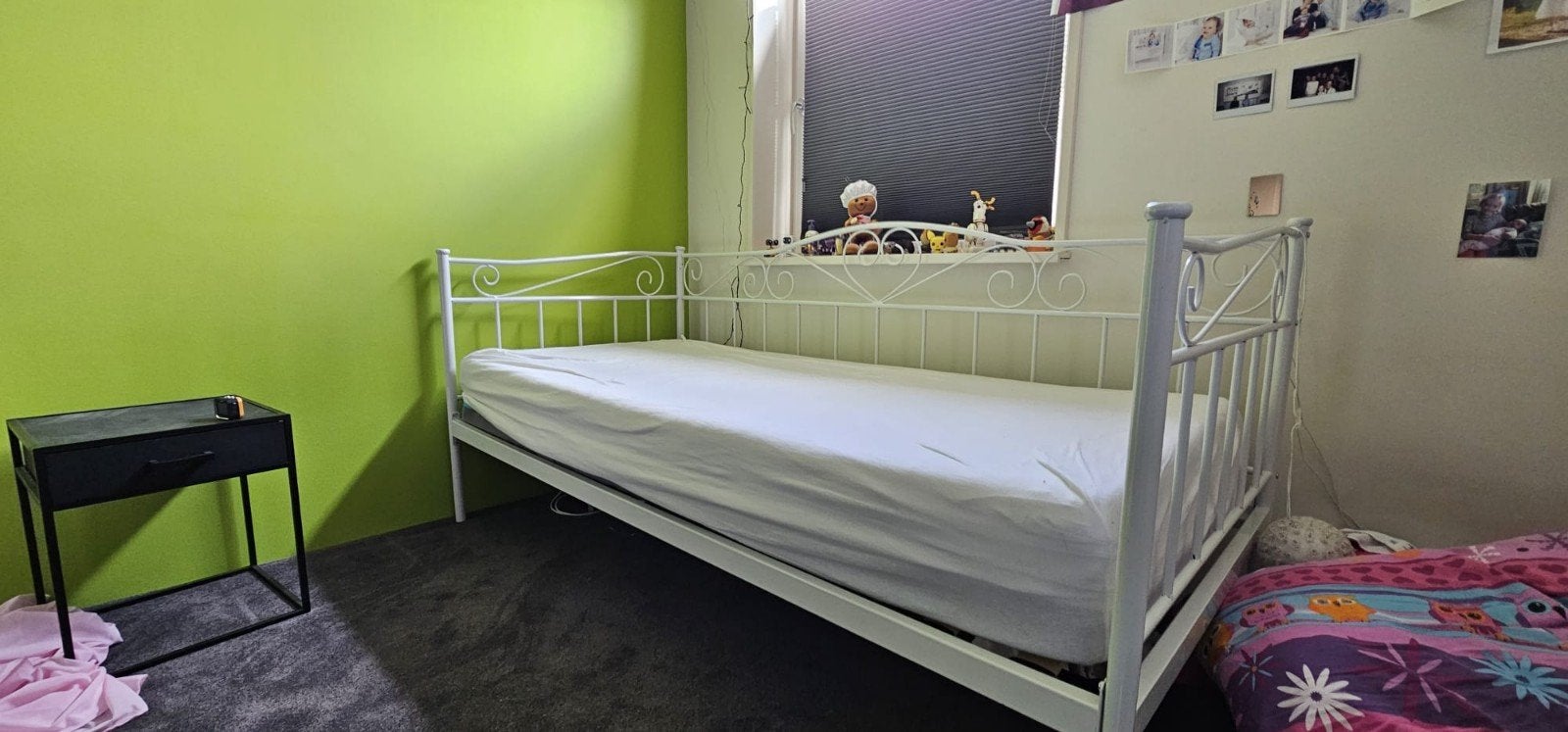 Metalen bed, Ophalen, 85 tot 100 cm, Zo goed als nieuw, Matras