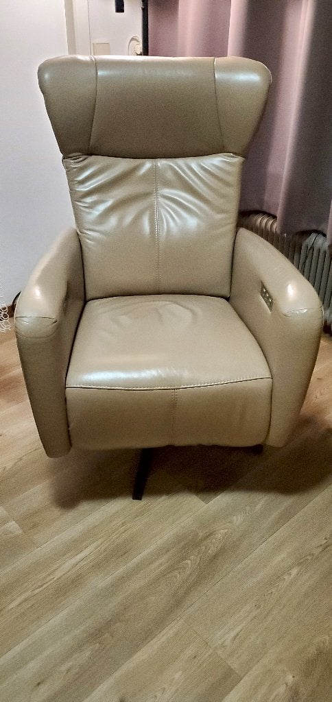 Prominent fauteuil (Sta op stoel), Ophalen, 75 tot 100 cm, Zo goed als nieuw, Leer