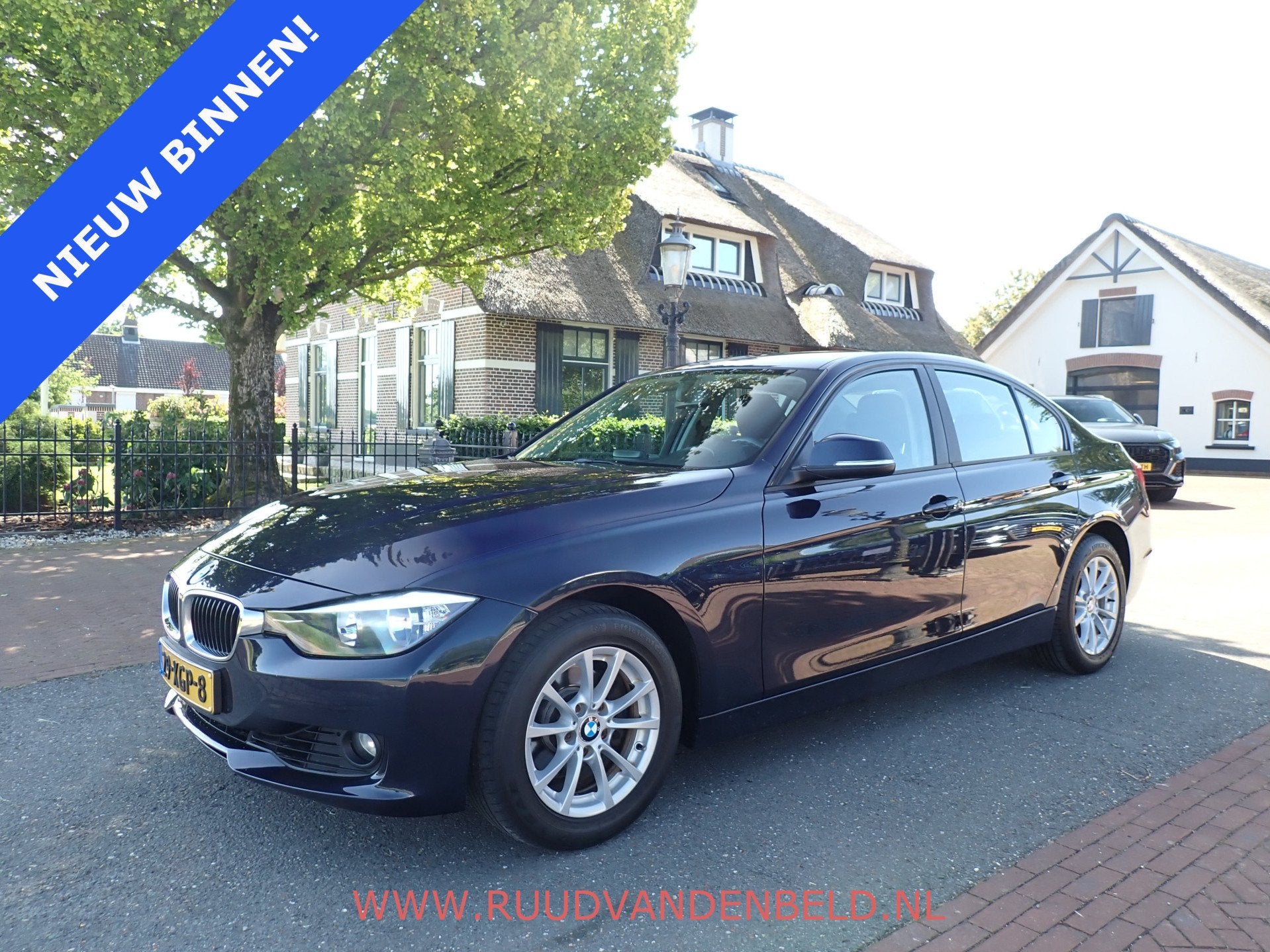 BMW 3-serie 320i Executive AUTOMAAT ! NL-AUTO ! NAVIGATIE/BL, Automaat, Euro 5, Zwart, 4 cilinders