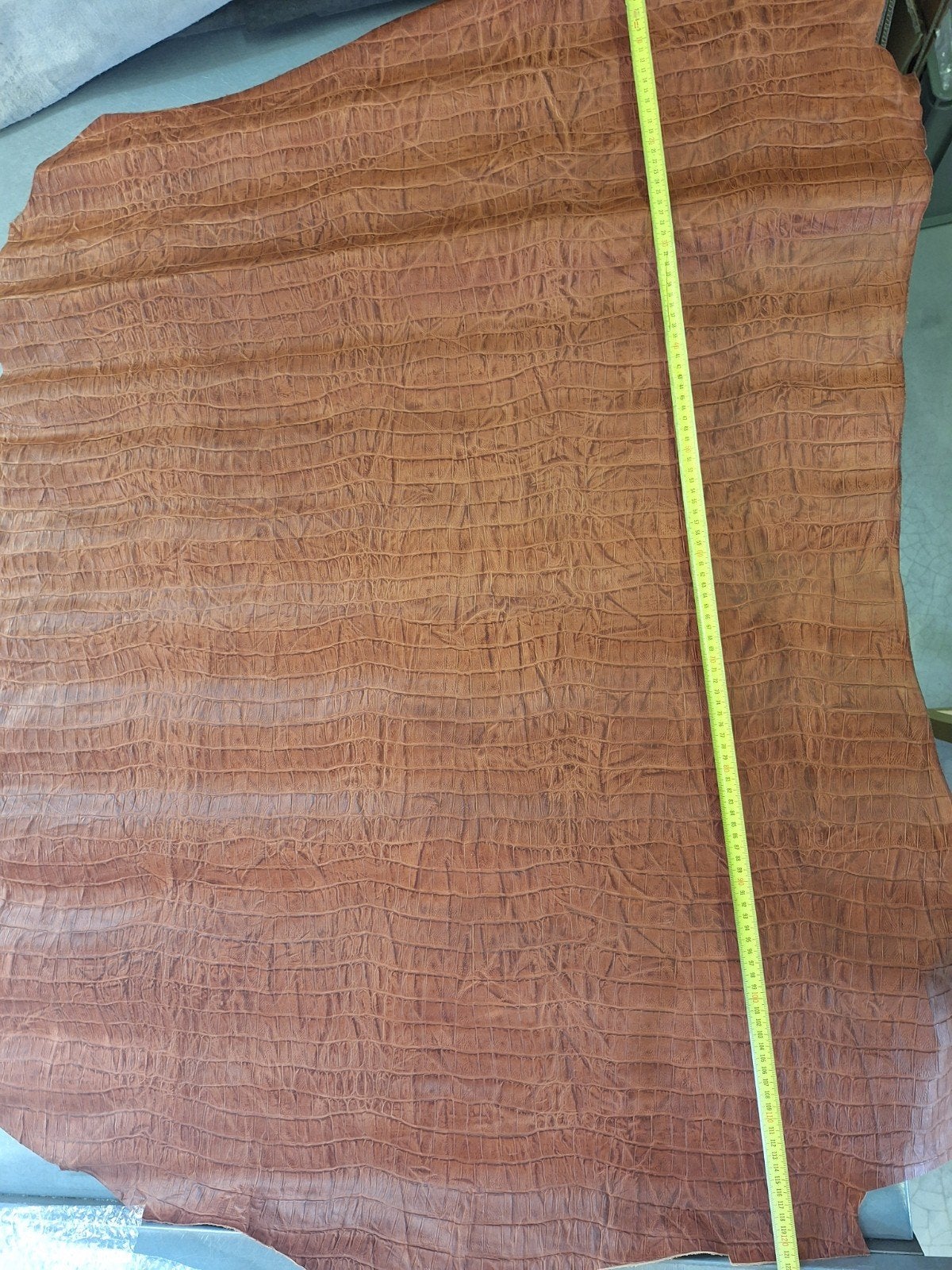 Leer, Bruine Krokodillenprint, Bruin, Leer of Kunstleer, Ophalen of Verzenden, 30 tot 120 cm