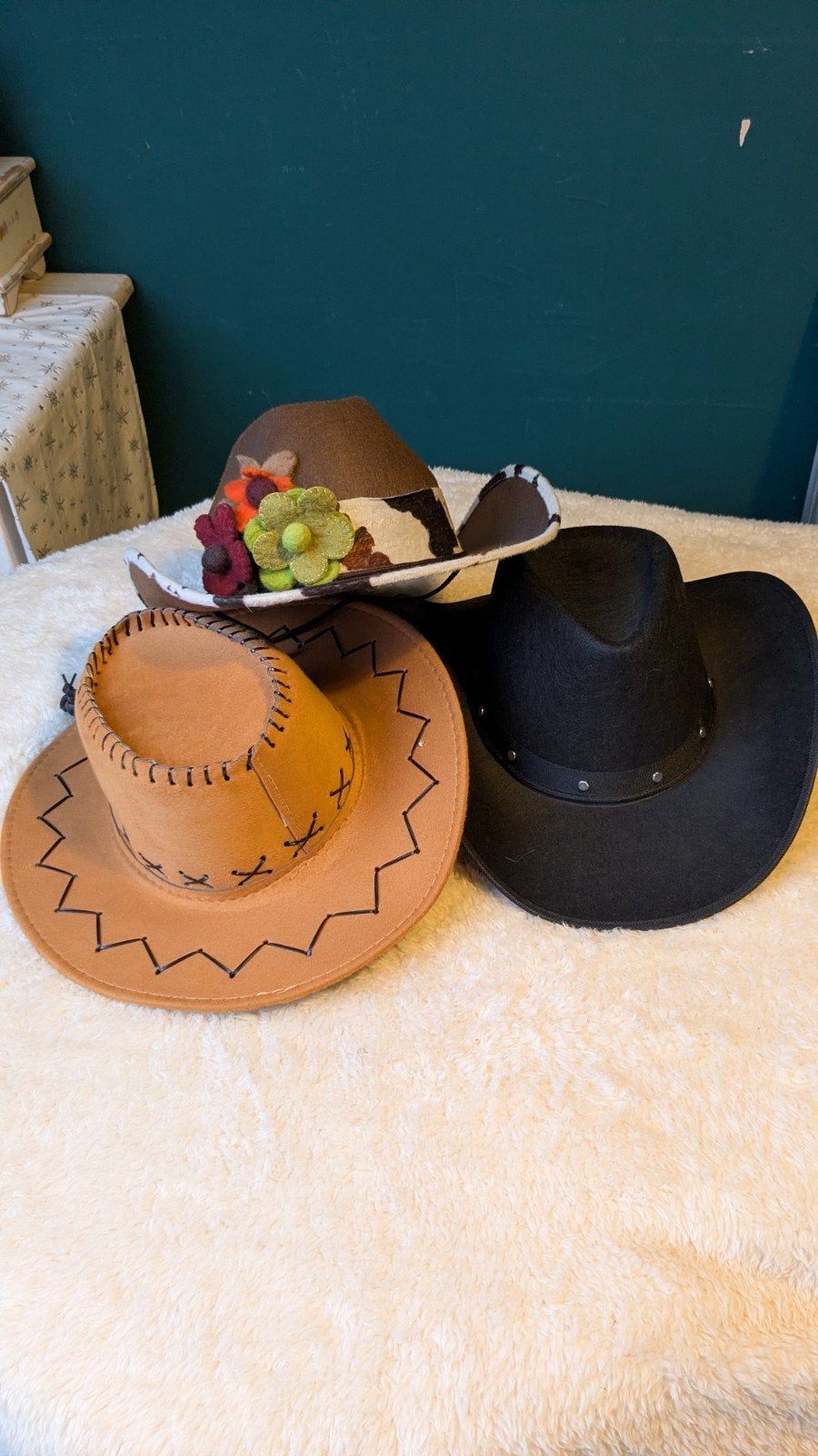 Set van 3 cowboyhoeden - Nieuwstaat, Kleding | Dames, Hoeden en Petten, Hoed, One size fits all, Ophalen of Verzenden, Onbekend