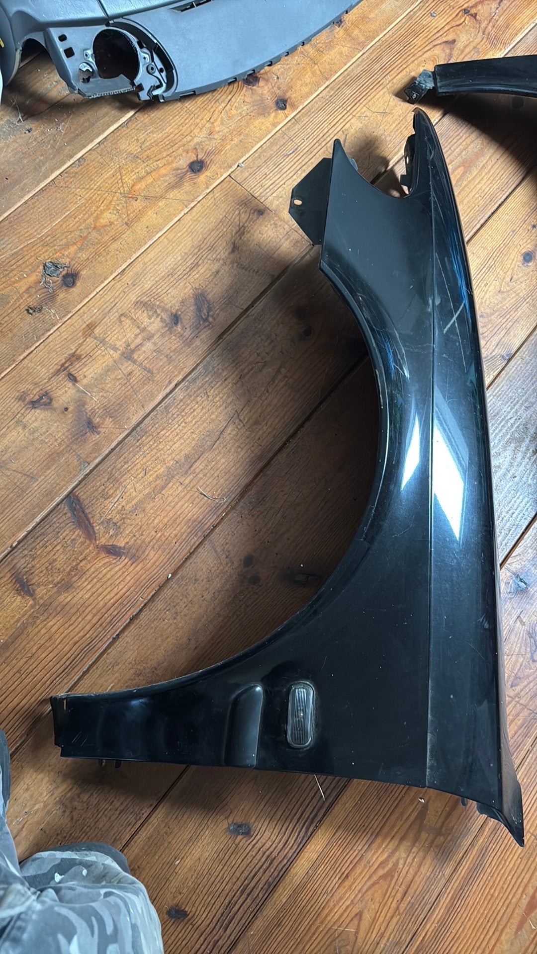 Saab 9-3 linker spatbord zwart, Auto-onderdelen, Carrosserie en Plaatwerk, Ophalen of Verzenden, Saab, Spatbord