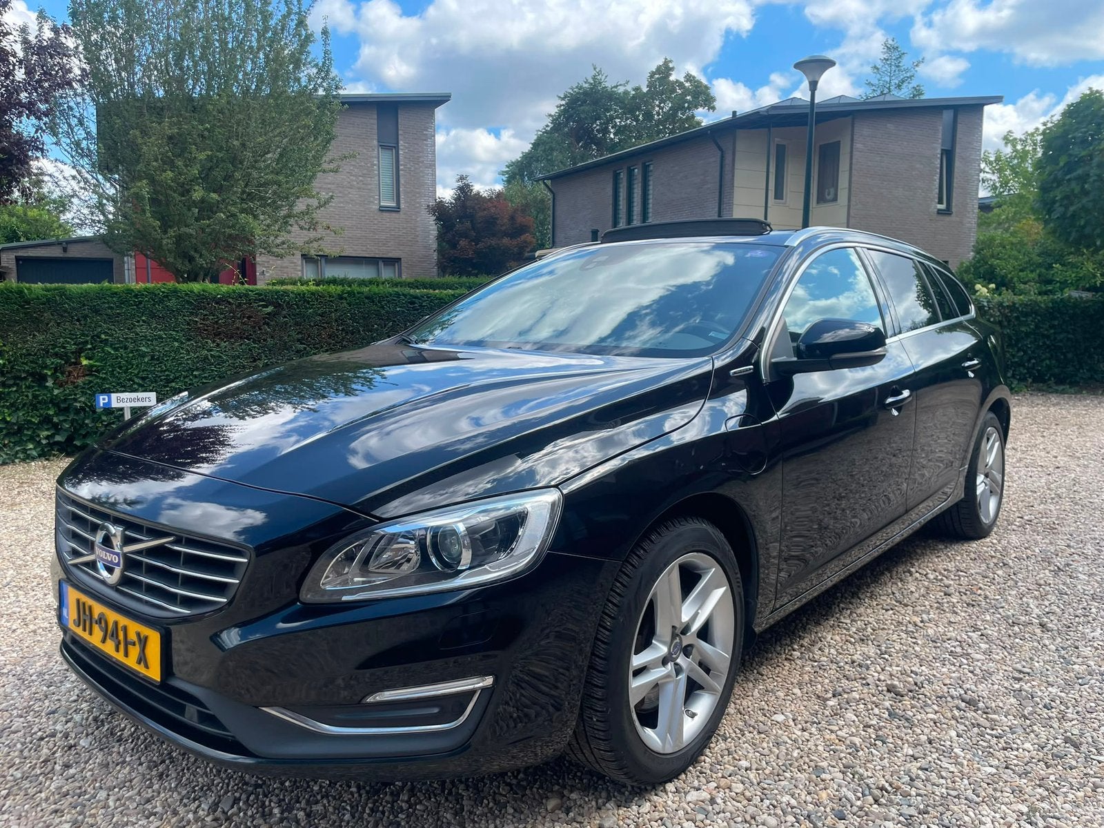 Volvo V60 D6 Twin Engine 288pk Geartronic AWD Plug In Hybrid, Auto's, Volvo, Automaat, 1800 kg, Zwart, Vierwielaandrijving