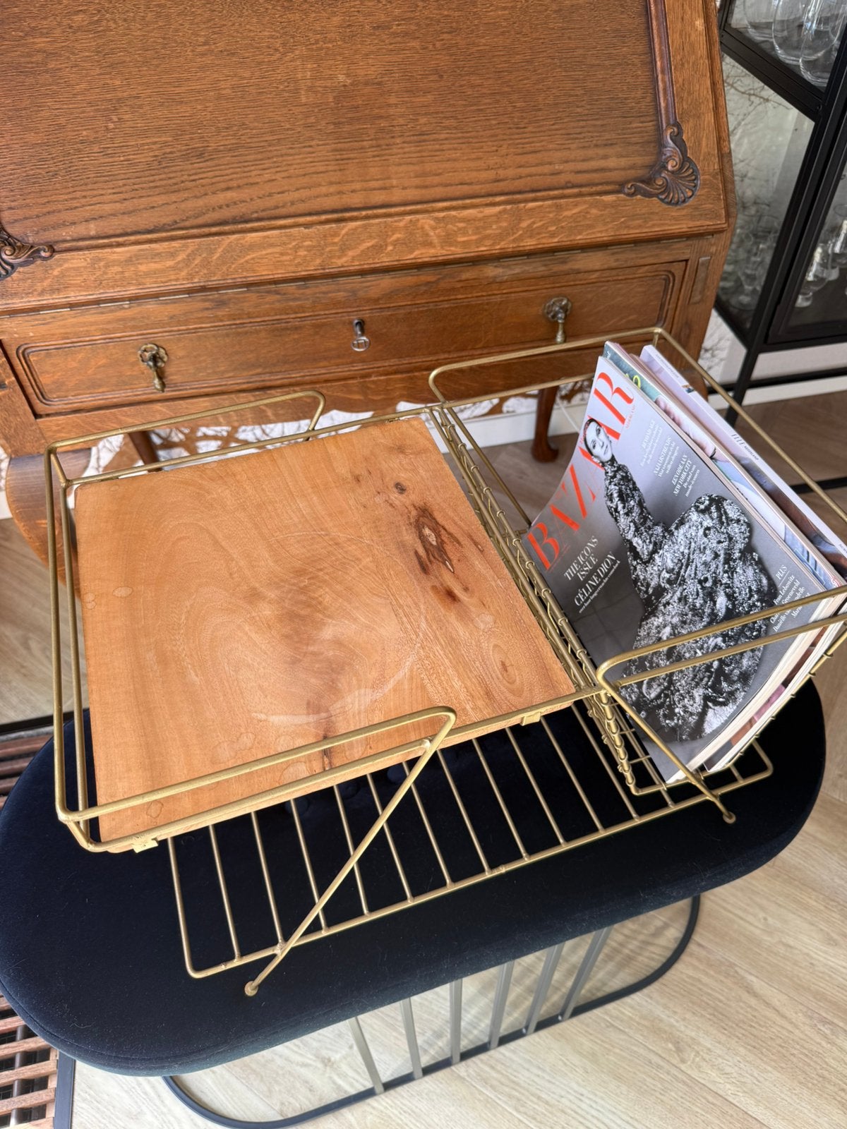 Bijzettafel / tijdschriften houder van Madam Stoltz, Huis en Inrichting, Ophalen, Zo goed als nieuw