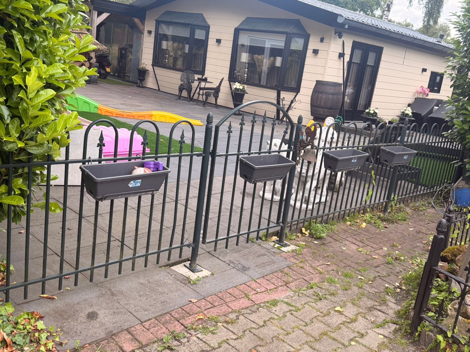 Sier hekwerk met poortjes en schuifpoort, Ophalen, Gebruikt, IJzer