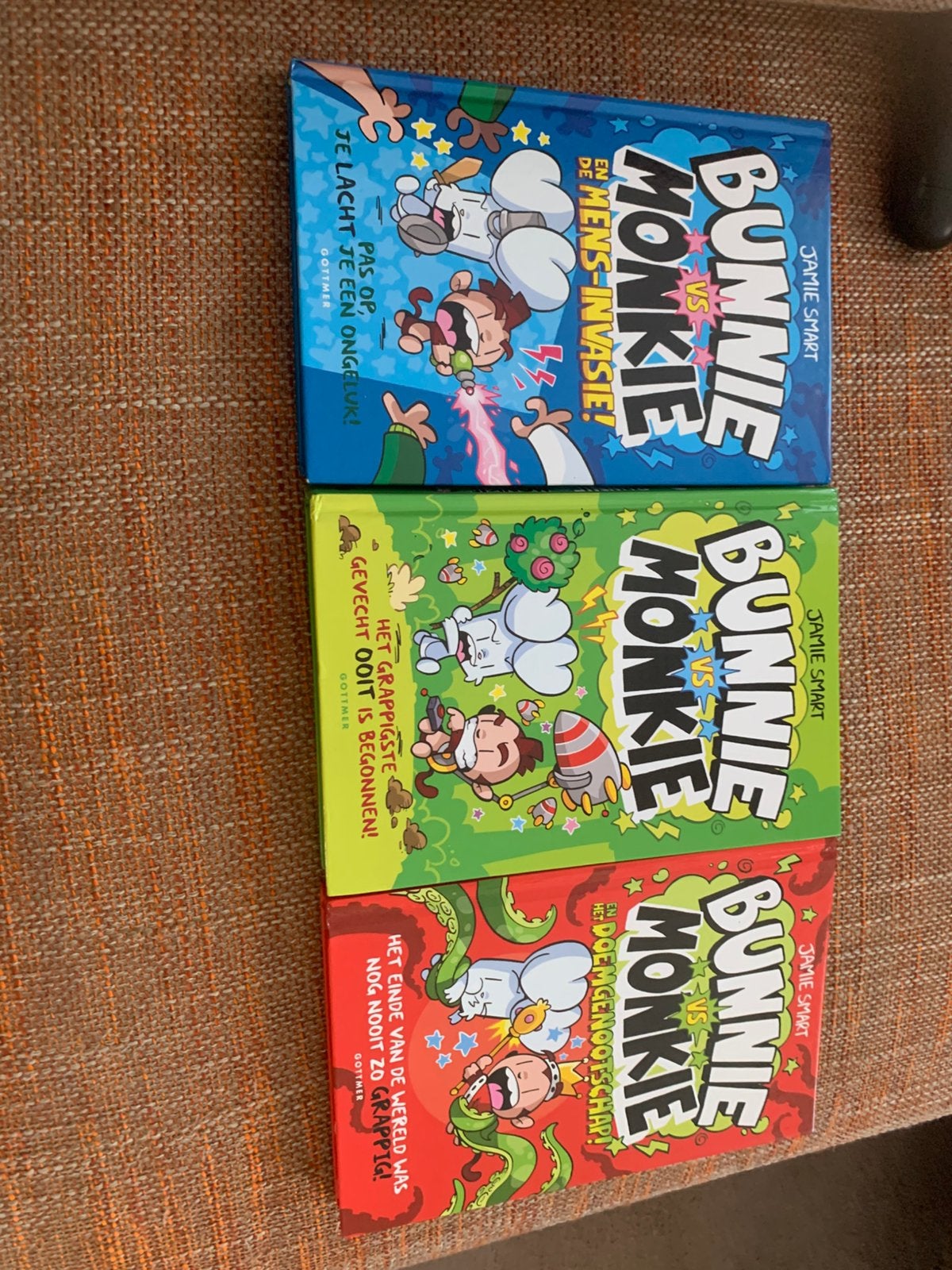 Bunny vs monkey, Eén stripboek, Ophalen of Verzenden, Zo goed als nieuw