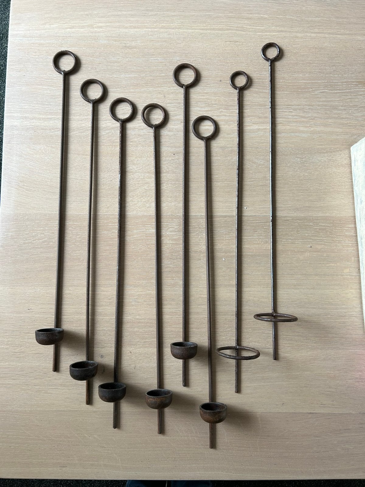 Set van 8 smeedijzeren kaarsenstandaards, Ophalen of Verzenden, Overige materialen