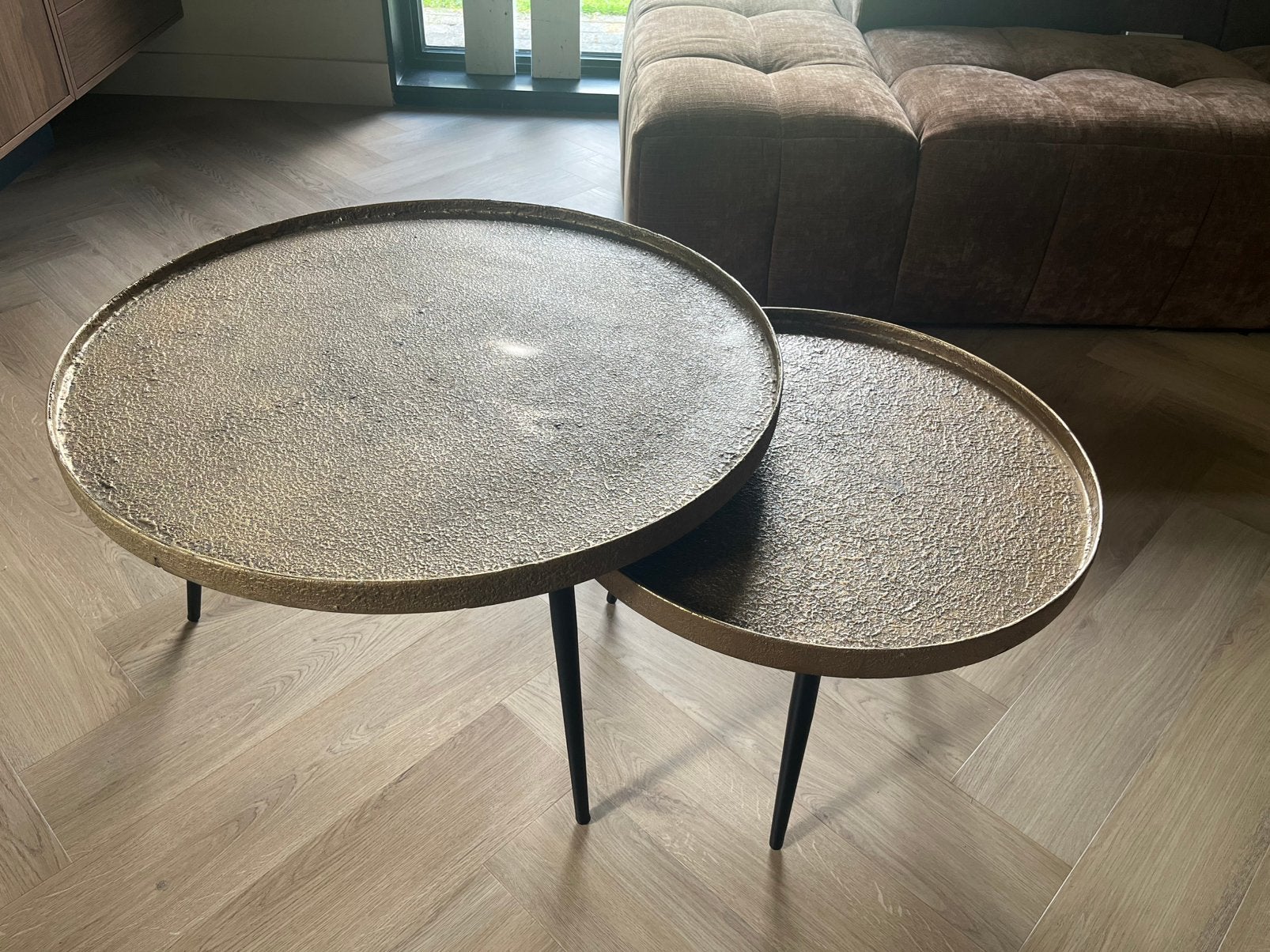 Set van 2 gouden metalen salontafels / bijzettafels, Huis en Inrichting, Ophalen, Zo goed als nieuw, Rond, 50 tot 100 cm