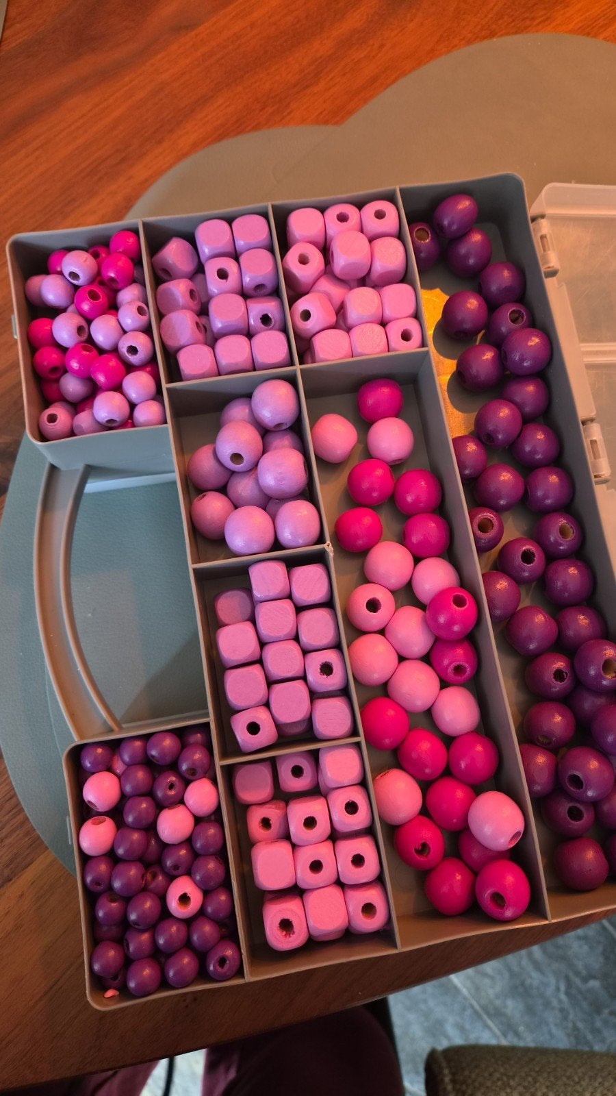 Houten kralen in roze en paarse tinten, Hobby en Vrije tijd, Ophalen, Kraal