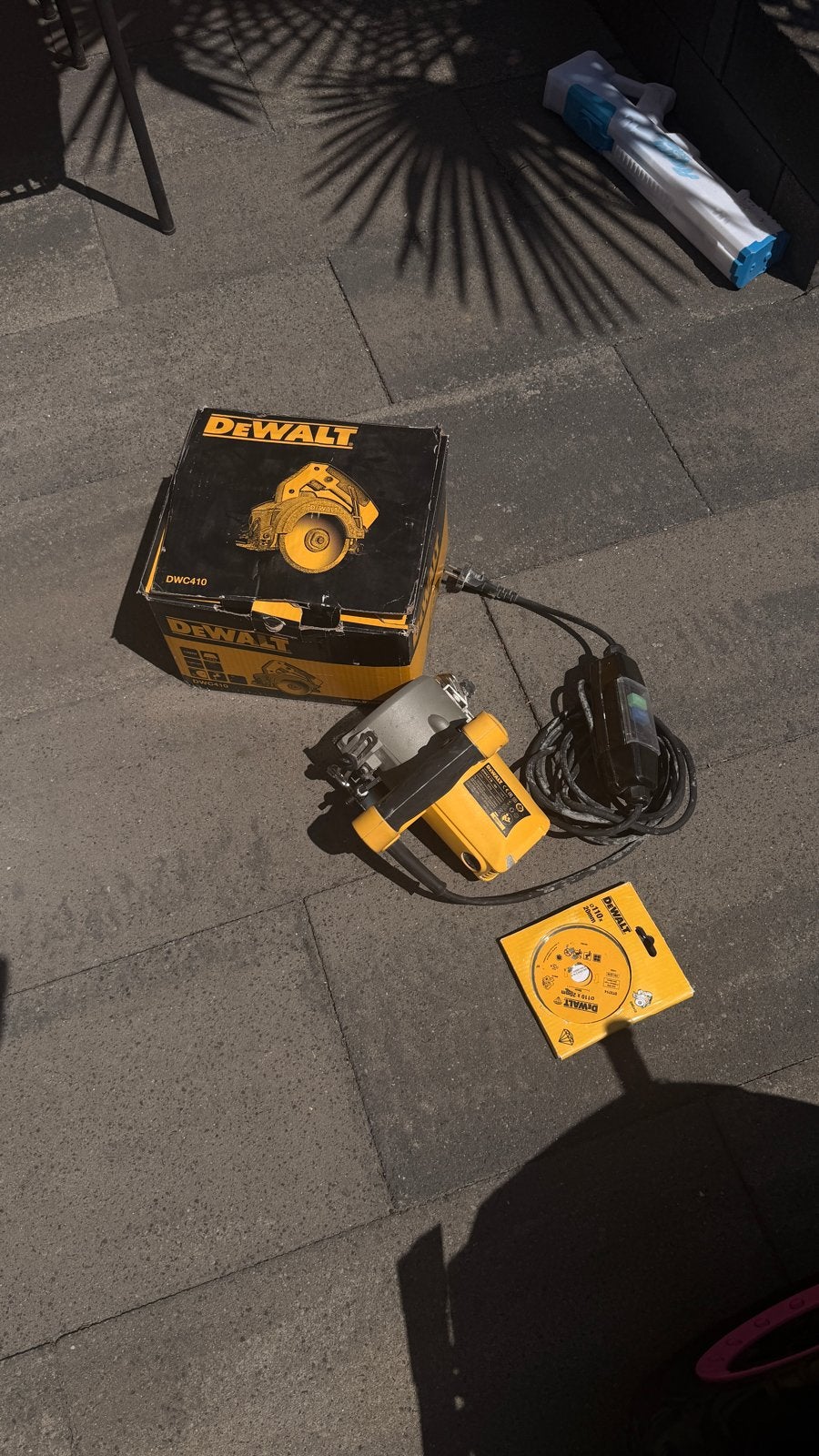 DeWalt DWC410 Tegelzaag/Cirkelzaag met extra zaagbladen, Ophalen, Cirkelzaag, Dewalt, 600 tot 1200 watt